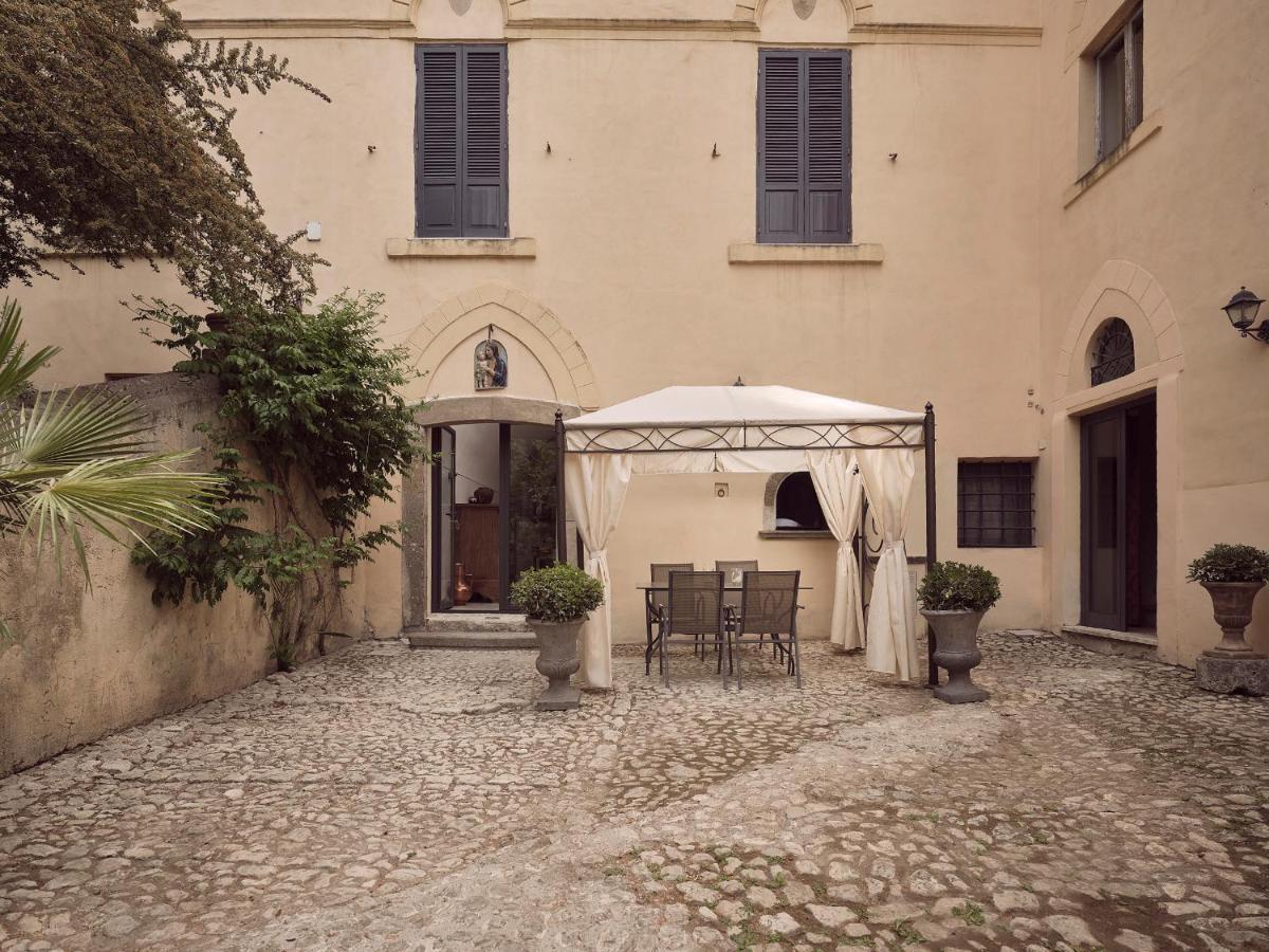 Agriturismo Castello Santa Margherita Cori Bagian luar foto