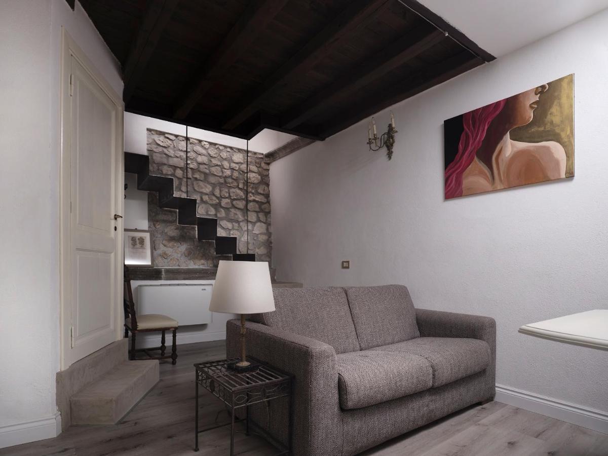 Agriturismo Castello Santa Margherita Cori Bagian luar foto