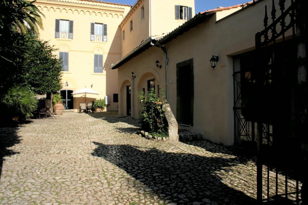 Agriturismo Castello Santa Margherita Cori Bagian luar foto